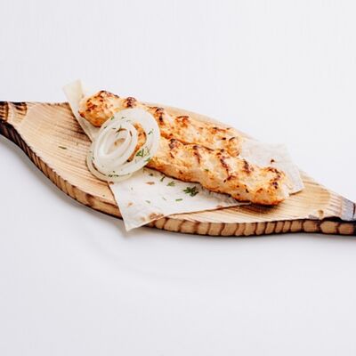 Люля-кебаб из цыпленка в Абу-Даби по цене 432 ₽