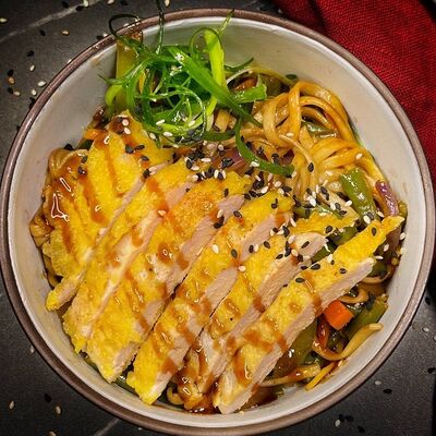 Жареная лапша со свининой в Kirova street по цене 350 ₽