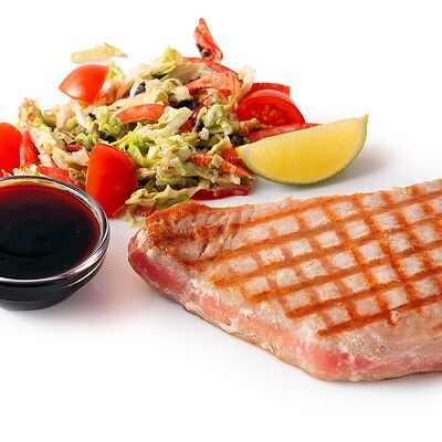 Стейк из Тунца с Овощным Гарниром в Сыто Пьяно по цене 625 ₽