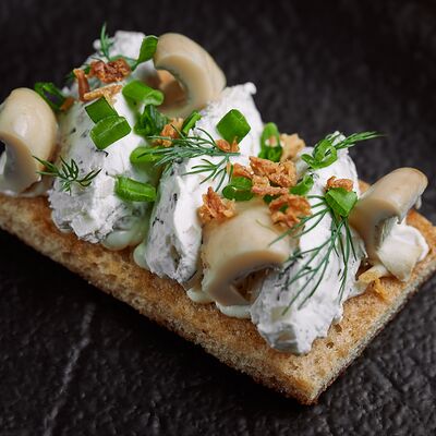 Сморреброд с груздянкой в Осип Терлеев по цене 450 ₽