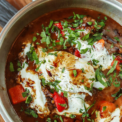 Говяжья грудинка с чечевицей и яйцом пашот в Сыроварня по цене 1150