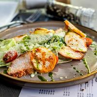 Цезарь с курицей в Рабарбар