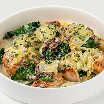 Кальмары лолиго с овощами и картофелем в Кофемания по цене 1600 ₽