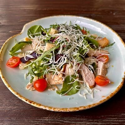 Цезарь с курицей в Альтштадт по цене 550 ₽