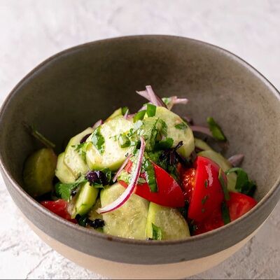 Грузинский салат из овощей в ODA по цене 915 ₽