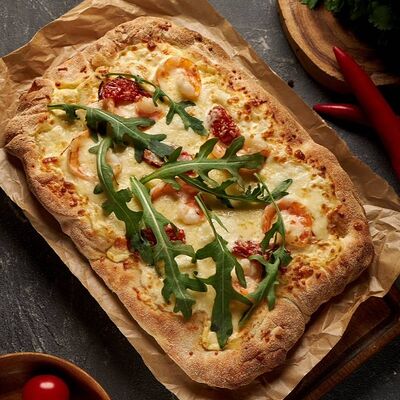 Пицца с креветками в Инжир по цене 840 ₽