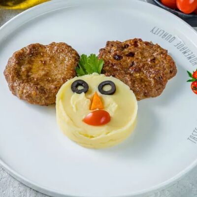 Котлеты с картофельным пюре Микки Маус в PizzAmore по цене 630 ₽