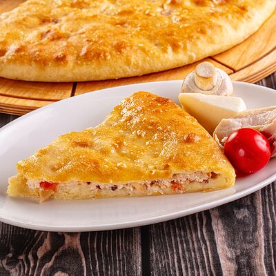 Пирог с курицей, сыром, грибами и помидорами в Осетинские Пироги по цене 1400 ₽