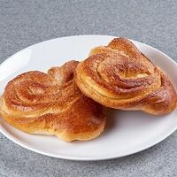 Плюшка с сахаром на сливочном масле в Европа