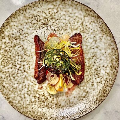 Утиная грудка с фруктово-ягодным гарниром и соусом из орехов кешью в ТО САМОЕ по цене 925 ₽