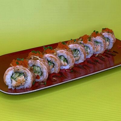 Ролл с опаленным лососем и креветкой спайси в Сушки на макушке по цене 710