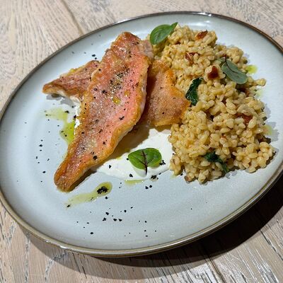 Филе морского окуня со сливочным булгуром в Сквер по цене 750 ₽