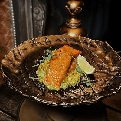 Форель с пюре из авокадо и томатамив Tangiers Lounge по цене 1810 ₽