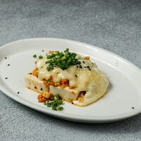Жареный тофу с кимчи, курицей и сыром в KU: рамен изакая бар
