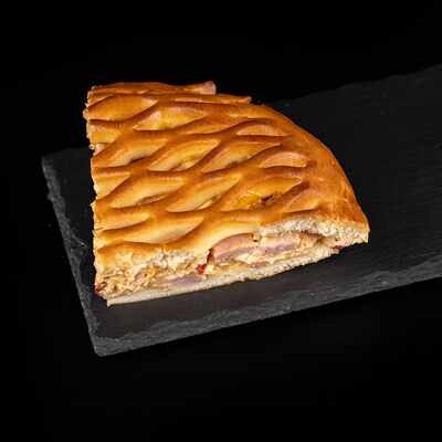 Четверть пирога с ветчиной и сыром в Буханка по цене 292 ₽