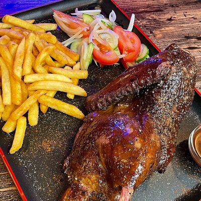 Копченая утка с картофелем фри и салатом в American BBQ по цене 63 р.