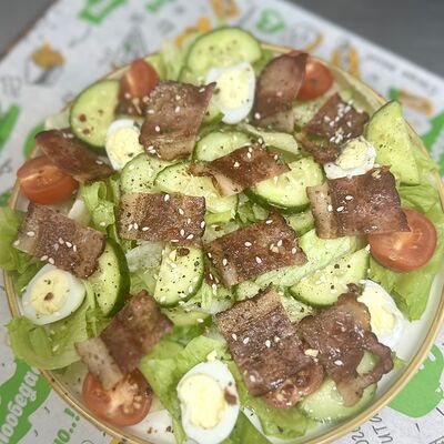 Салат с жареным беконом в Хорошее Место по цене 400 ₽