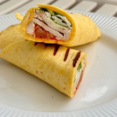 Сэндвич-ролл с курицей в Grechka по цене 380 ₽