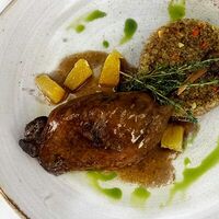 Утиная ножка конфи с киноа в Винегрет