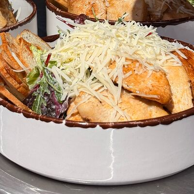 Салат Цезарь с курицей в Парус по цене 650 ₽