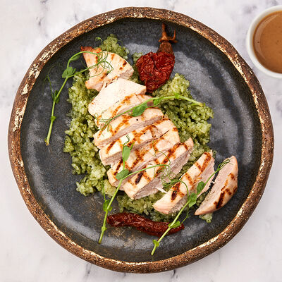 Куриная грудка с рисом песто в Mojo по цене 480