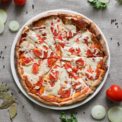 Пицца Маргарита в Кафе Арабелла по цене 610 ₽