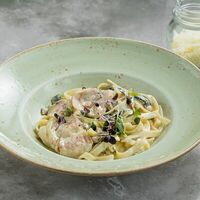 Карбонара с беконом и грибами в Крем кафе