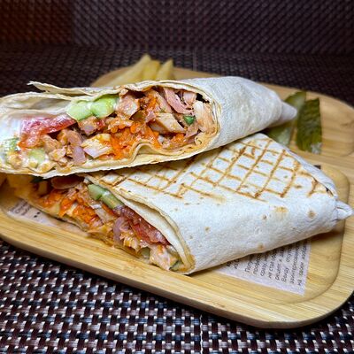 Шаурма классическая в Локанта по цене 390 ₽