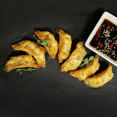 Гёдза со свининой в Renai - суши класса премиум по цене 677 ₽