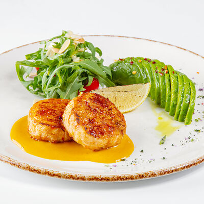 Краб-кейки с авокадо в Udcкафе Upside Down Cake по цене 790 ₽