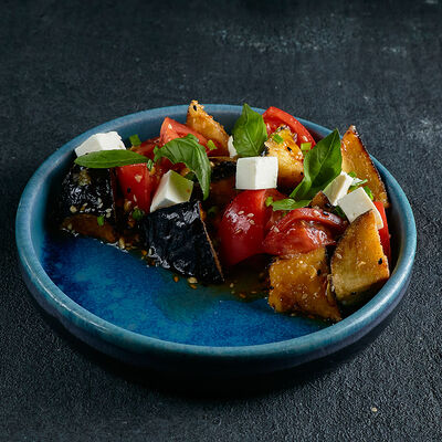 С хрустящими баклажанами и розовыми томатами в Frank by Баста по цене 720 ₽