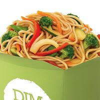 Удон с овощами в DimSum & Co