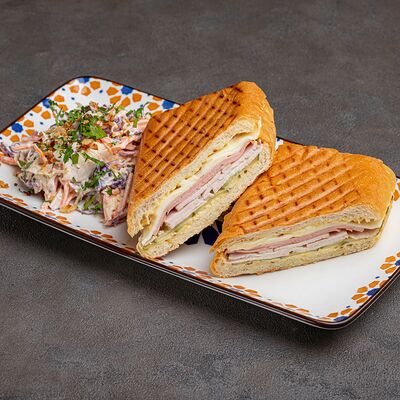 Сэндвич Кубанос с индейкой, мортаделлой и салатом коул слоу в МОСТ бистро по цене 670 ₽