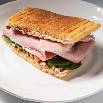 Панини с тамбовский окороком в Тирольские пироги по цене 550 ₽