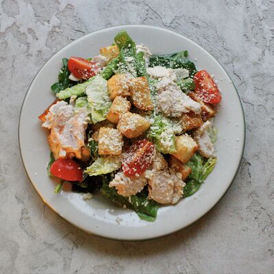 Цезарь с индейкойв Лали Бистро по цене 690 ₽