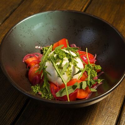 Буррата с песто в Потроха по цене 829 ₽