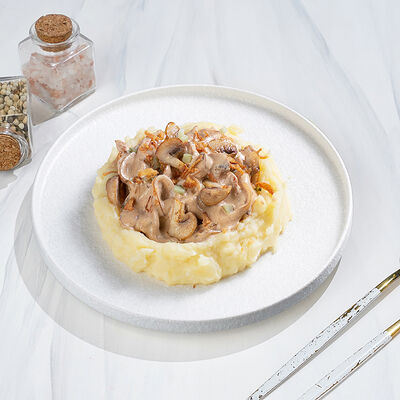 Бефстроганов с картофельным пюре в Магбургер & Братья Караваевы по цене 295