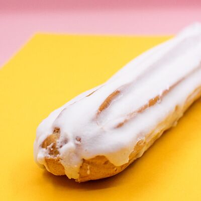 Пирожное Заварное в Чёрный и белый по цене 80 ₽