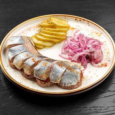 Селедка по-русски в Бк первый по цене 480 ₽