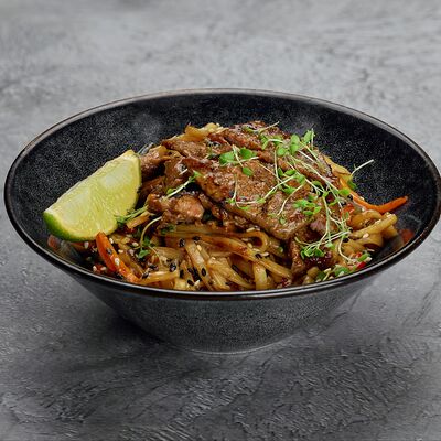 WOK-удон с говядиной в 19 Лунка по цене 659 ₽