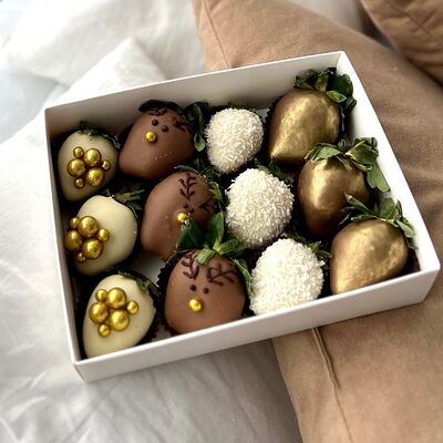 Набор клубники в шоколаде на Новый год №5 в Lovely Berry по цене 2990 ₽