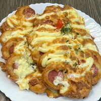 Сосиска с овощами и сыром в Пекарня