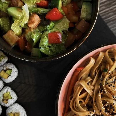 Обед №5 в Sushi cat по цене 460 ₽