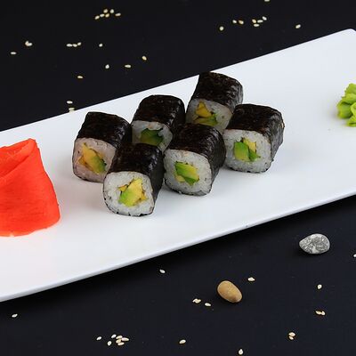 Мини-ролл с авокадо в Sushic по цене 230 ₽