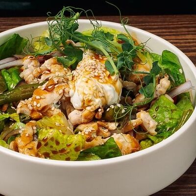 Салат с цыпленком, грибами и фасолью в Хочу и буду по цене 431 ₽
