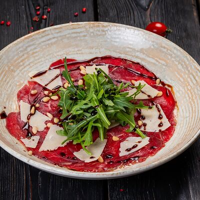 Карпаччо из говядины в La Strada по цене 995 ₽