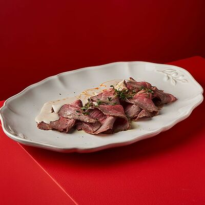 Ростбиф с соусом тоннато в Hitch по цене 1190 ₽