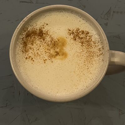 Тыквенный спайси-латте в Знакомые лица по цене 325 ₽