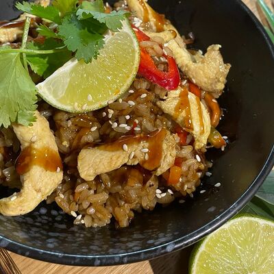Рис с курицей в Wok Street по цене 399 ₽