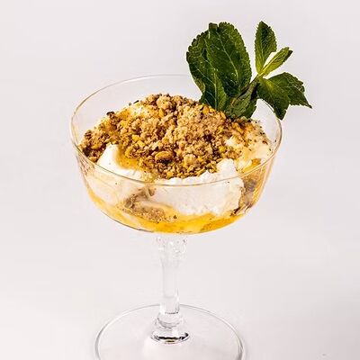Камац мацони с медом и орехами в Grig по цене 860 ₽